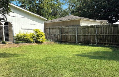 Tyler Cottage | Whole 3 Bedroom Cottage + Yard Near Medical District & Downtown Tyler