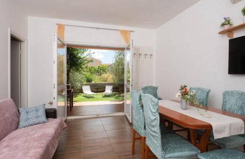 Pasman House | Whole estate just for you, 20m from sandy beach