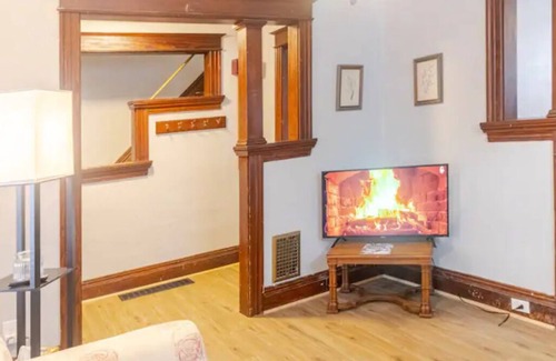 Rochester House | Whole House 5 min from Rochester Gen Hosp 4-Beds sleep 8