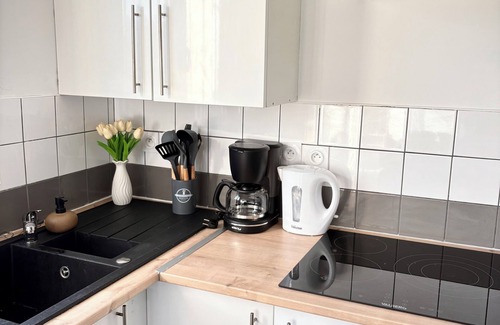 Ambares-et-Lagrave House | WHOLE HOUSE JACUZZI RECEPTION OPEN 24/7