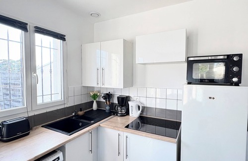 Ambares-et-Lagrave House | WHOLE HOUSE JACUZZI RECEPTION OPEN 24/7