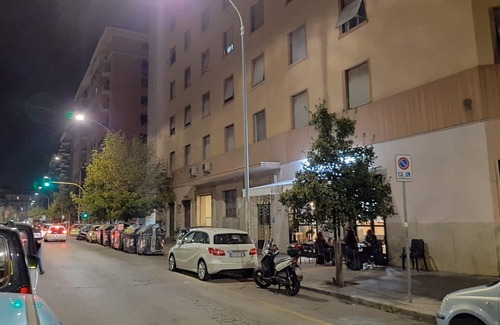 Tuscolano Condo | whole vincenzo apartment near metro A and city center. A.C. wifi three bedrooms