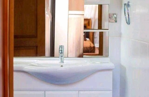 Sekondi-Takoradi Bed & Breakfast | Whyte View Lodge