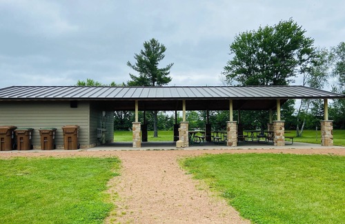 Stevens Point House | WI river, Kash Park Play & Stay, Pet friendly, fully fenced yard.