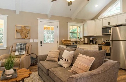 Rogers Apartment | WiFi & Waterfront - Soul Sister Red River Gorge KY