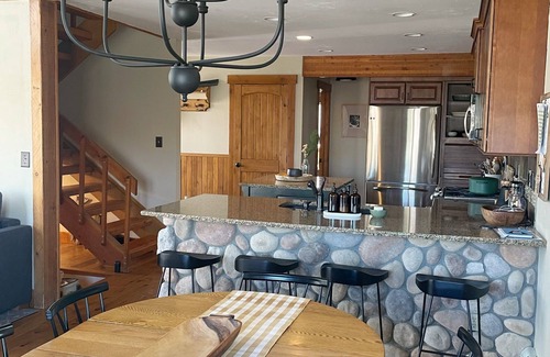 Wildernest House | Wildernest Lodge next to National Forest with kid and pet-friendly luxe interior