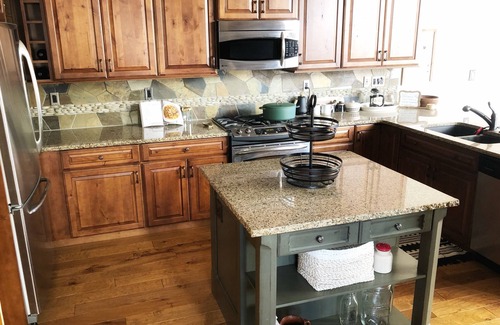 Wildernest House | Wildernest Lodge next to National Forest with kid and pet-friendly luxe interior