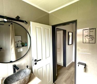 Heppens Apartment | Wilhelmines Hafenliebe am Brommygrünpark mit Balkon, Netflix, & Privatparkplatz