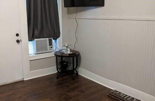 Vollintine-Evergreen Apartment | Willett 1 Adorable Two bedroom