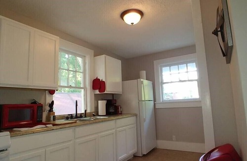 Vollintine-Evergreen Apartment | Willett 2 Adorable Two Bedroom