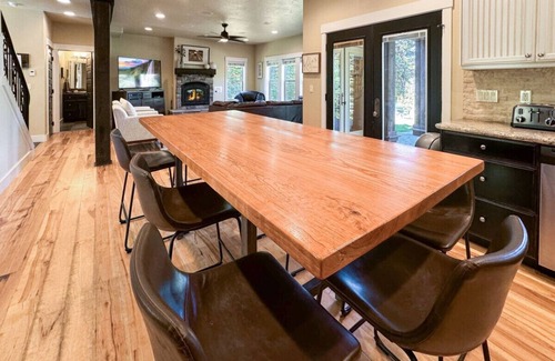 Donnelly Apartment | Willow Creek Lodge .