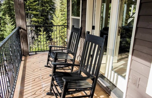 Donnelly Apartment | Willow Creek Lodge .