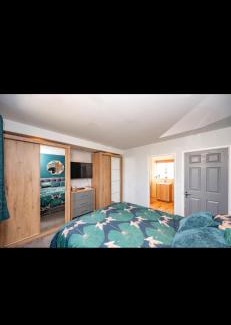 Hoylandswaine House | Willow falls