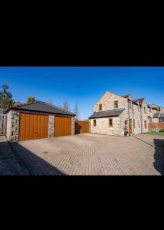 Hoylandswaine House | Willow falls