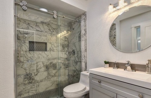 Rocklin House | WILLOW House Pool SPA Downtown Roseville Galleria Grill