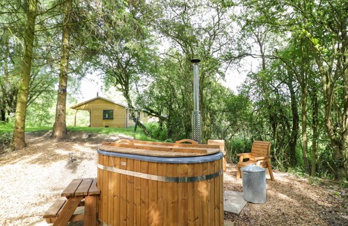 Frankton Cottage | WILLOW, pet friendly, with hot tub in Dunchurch