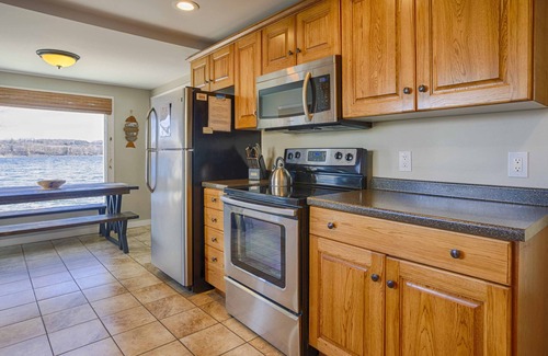 Penn Yan House | Willow Tree Cottage: Pet Friendly + Lakeside Vacation