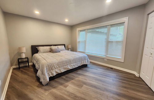 Willowbrook House | Willowbrook Gem 3-bedroom house with AC, WiFi, next to Forest Preserve