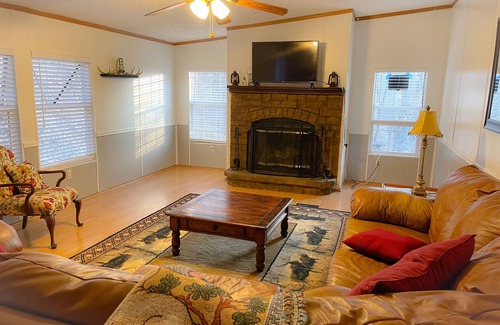 Ashley Oaks House | Windrock Mountain View | Direct Trail Access