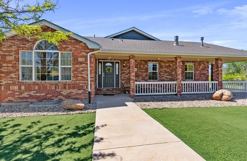 Windsor House | Windsor Dwelling 5 bedroom Cozy Country Living Feel