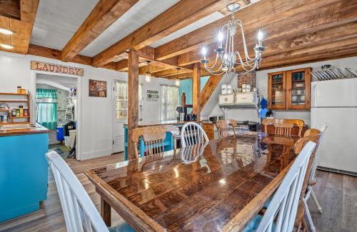 Chincoteague House | Windsor House - In town historic charm