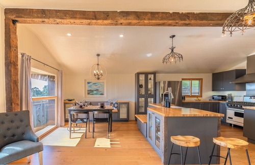 Old Town House | WindyHideaway~NEW & Stunning Retreat! Coastal Family Fun in Bodega Bay! GmRm