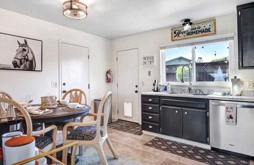 Santa Rosa House | Wine Country Bungalow