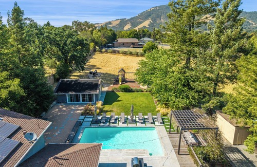 Santa Rosa House | Wine Country Retreat w/hot tub, fire pit, bocce, & playground!