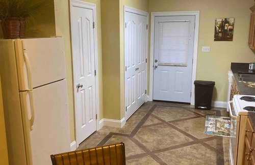 Ponchatoula House | “Wine Down” in our beautiful wine themed townhome.nn