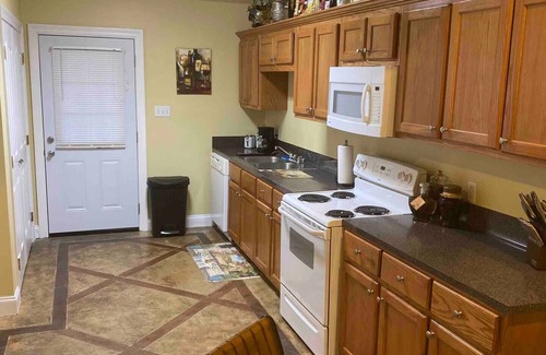 Ponchatoula House | “Wine Down” in our beautiful wine themed townhome.nn