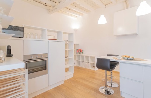 Como City Centre Apartment | Wine Not Apartment in Como City Centre by Rent all Como
