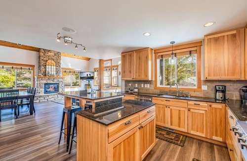 Ronald House | Winter at Its Finest | Private Spa/GameRm/PetOK+Snow Views+Free Night Upgrade