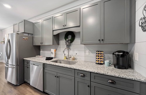 Chalet Village North Ski Chalet | Winter Sale Beautiful Mt View atop ChaletVillage HotTub GameRm Pets Sleeps10