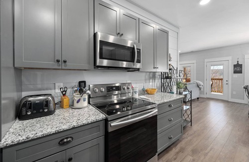 Chalet Village North Ski Chalet | Winter Sale Beautiful Mt View atop ChaletVillage HotTub GameRm Pets Sleeps10