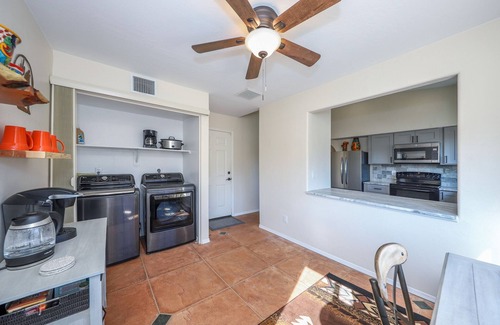 Monte Del Oro House | Winter Sun & Heated Pool Bliss! Family friendly.