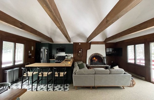 Stratton Mountain Ski Chalet | Winterfell chalet - quiet, relaxing & private with Stratton on your doorstep.