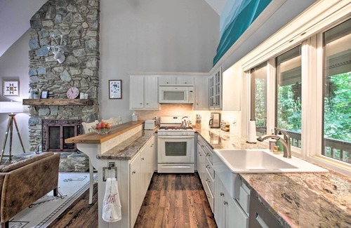 Treeloft House | Wintergreen Resort Home w/2 Decks + Ski Access!