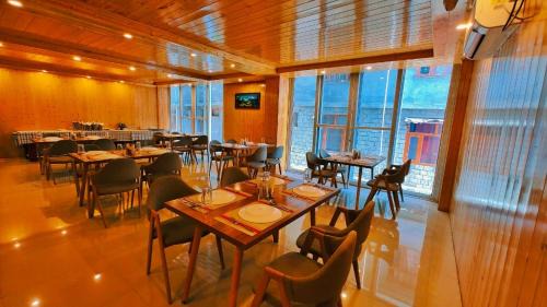Gadherni Hotel | Winterline Resort Near Mall Road Manali - Centrally Heated & Air Cooled
