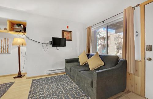 Four O'Clock Apartment | Winterpoint 33B by Ski Country Resorts