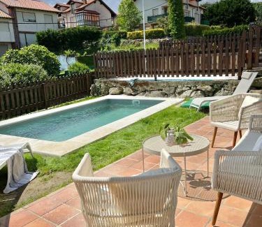 Prellezo House | Wishome-Casa con bonito jardín y piscina, ideal para familias, cerca de Comillas
