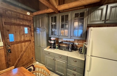 Rowleys Bay Cabin | Wismar Cabin- Private Beach