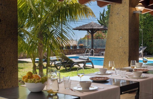 Prazeres Villa | With pool, garden and barbecue - Vila Esperança
