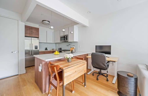Williamsburg Condo | Withers by Rove Travel | 1BR Williamsburg Apt