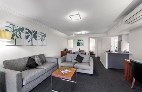Woolloongabba Apartment | WL314 1Bed 1Bath apt w parking near CBD