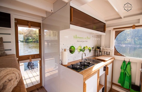 Bad Saarow Cabin | Wohlfühlboot Jaschi in Bad Saarow - Wohlfühlboot Hausbooturlaub
