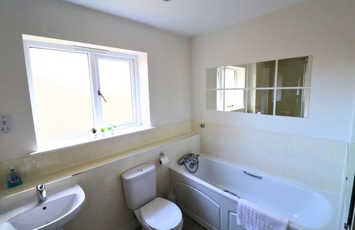 Wokingham Apartment | Wokingham - Contemporary, Spacious - Three Bedroom (Two Bathroom) Apartment