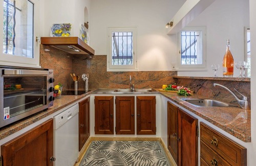 Saint-Hilaire-d'Ozilhan House | Wonderful private villa with A/C, WIFI, private pool, hot tub, TV, patio and panoramic view