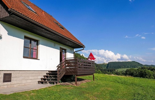 Ceska Metuje House | Wonderful private villa with WIFI, pool, TV, patio, pets allowed, panoramic view and parking