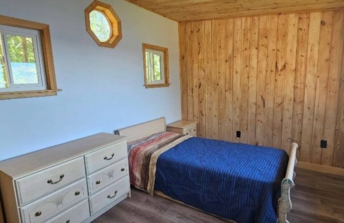 Kenora Cottage | Wonderful 2-bedroom cottage on Lake of the woods