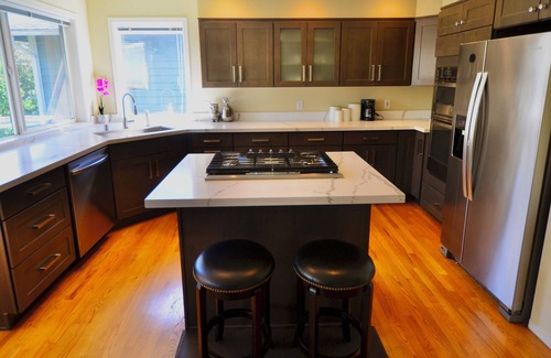 Kennydale House | Wonderful 4-bdrm, 2.5 bath home in Renton,15 min to Seattle,2 min to Coulon Park